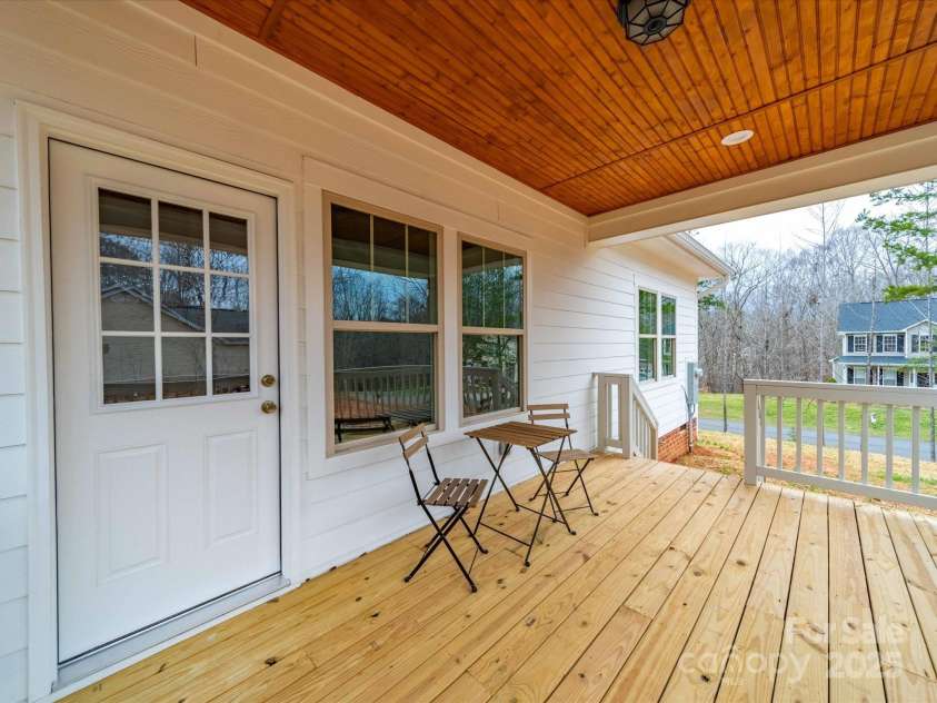 5101 Thornhill Drive, Gastonia, NC 28052.  MLS# CAR4229356, YatesRealty ID 17813. 