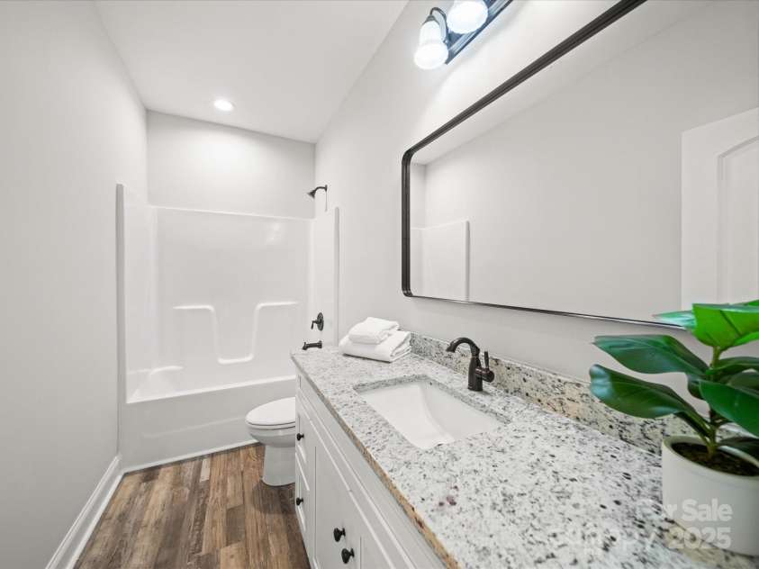 5101 Thornhill Drive, Gastonia, NC 28052.  MLS# CAR4229356, YatesRealty ID 17813. Full bathroom