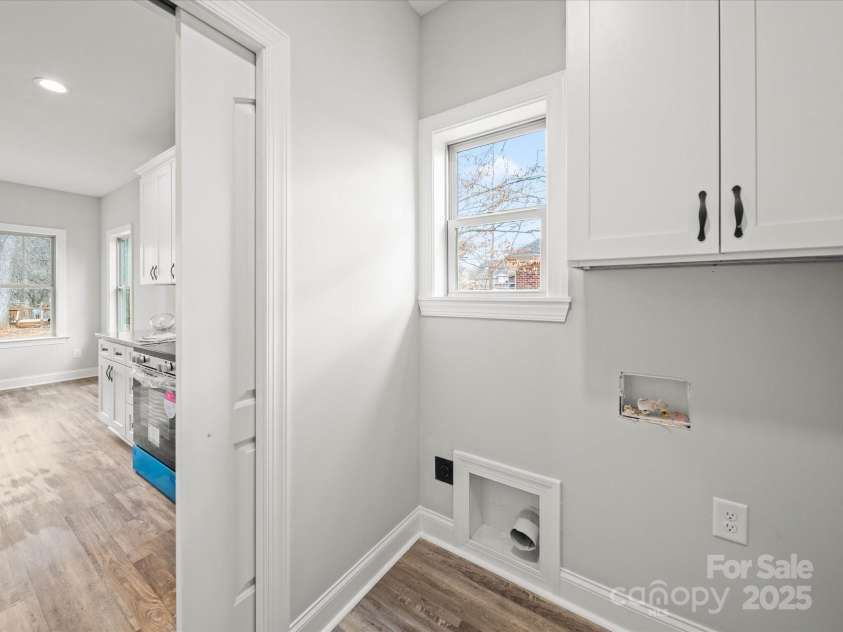 5101 Thornhill Drive, Gastonia, NC 28052.  MLS# CAR4229356, YatesRealty ID 17813. Laundry
