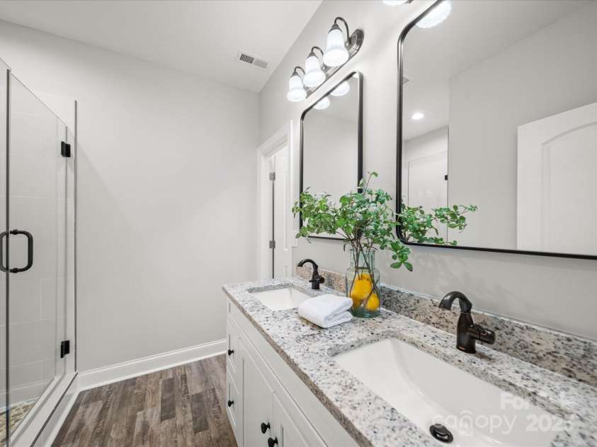 5101 Thornhill Drive, Gastonia, NC 28052.  MLS# CAR4229356, YatesRealty ID 17813. Primary ensuite