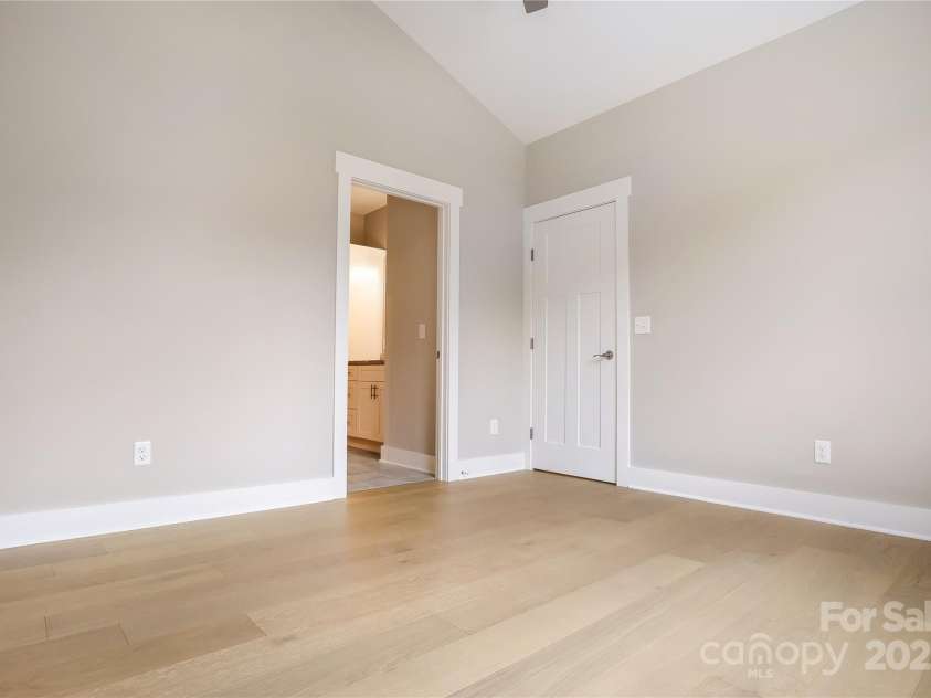 48 Creekside View Drive, Asheville, NC 28804.  MLS# CAR4046496, YatesRealty ID 17815. 2nd bedroom with vaulted ceiling on the main floor.