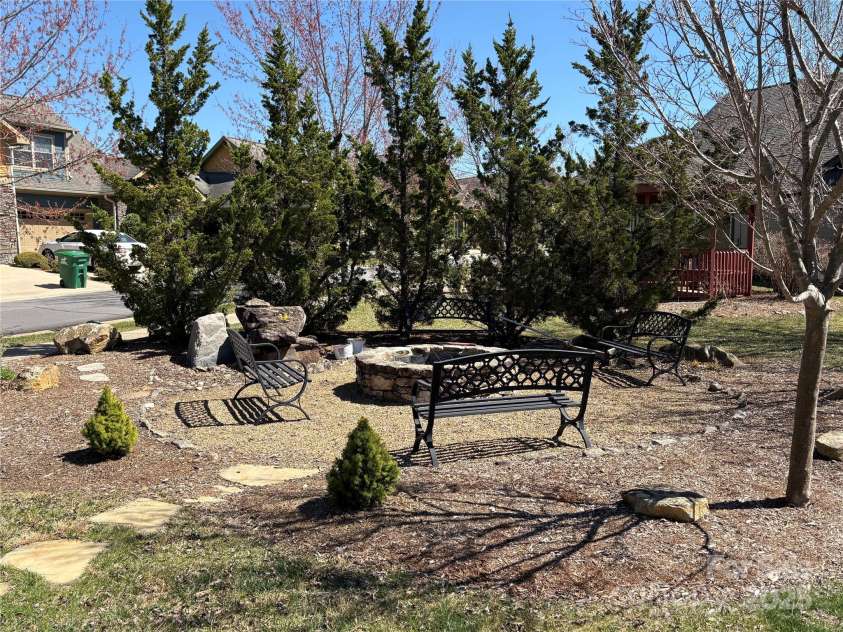 48 Creekside View Drive, Asheville, NC 28804.  MLS# CAR4046496, YatesRealty ID 17815. 