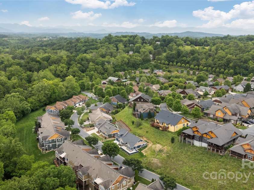 48 Creekside View Drive, Asheville, NC 28804.  MLS# CAR4046496, YatesRealty ID 17815. No neighbors to the right of you!