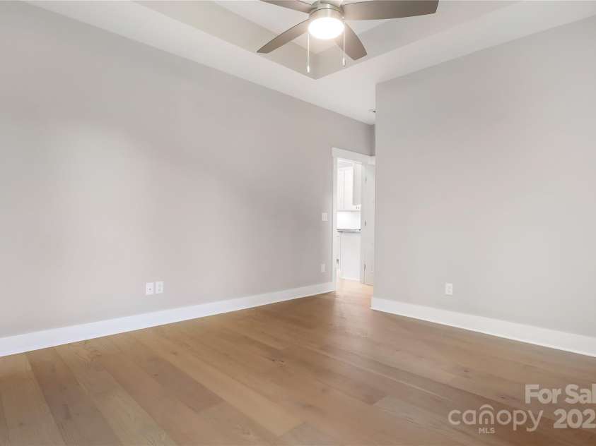 48 Creekside View Drive, Asheville, NC 28804.  MLS# CAR4046496, YatesRealty ID 17815. Primary bedroom on main level