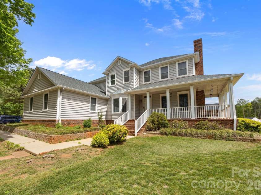 5109 McCallum Meadows Drive, Charlotte, NC 28216.  MLS# CAR4360058, YatesRealty ID 17816. 