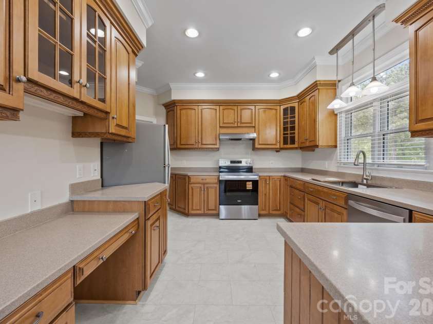 5109 McCallum Meadows Drive, Charlotte, NC 28216.  MLS# CAR4360058, YatesRealty ID 17816. 