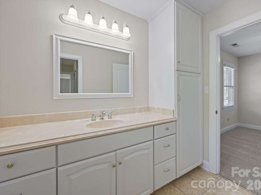 5109 McCallum Meadows Drive, Charlotte, NC 28216.  MLS# CAR4360058, YatesRealty ID 17816. 