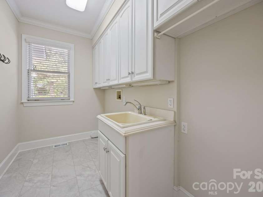 5109 McCallum Meadows Drive, Charlotte, NC 28216.  MLS# CAR4360058, YatesRealty ID 17816. 