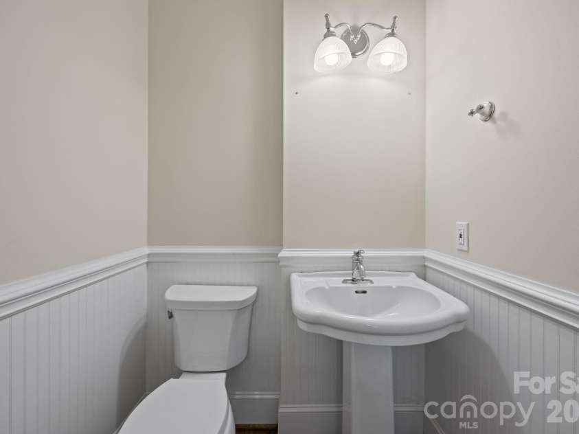 5109 McCallum Meadows Drive, Charlotte, NC 28216.  MLS# CAR4360058, YatesRealty ID 17816. 