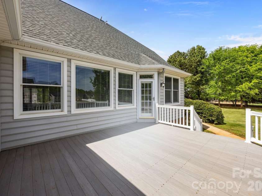 5109 McCallum Meadows Drive, Charlotte, NC 28216.  MLS# CAR4360058, YatesRealty ID 17816. 