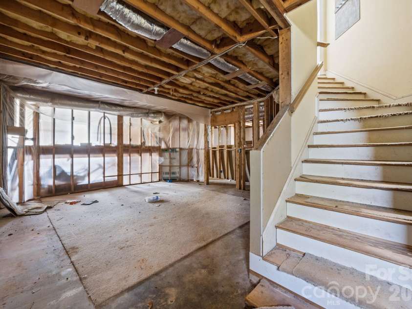 5109 McCallum Meadows Drive, Charlotte, NC 28216.  MLS# CAR4360058, YatesRealty ID 17816. 