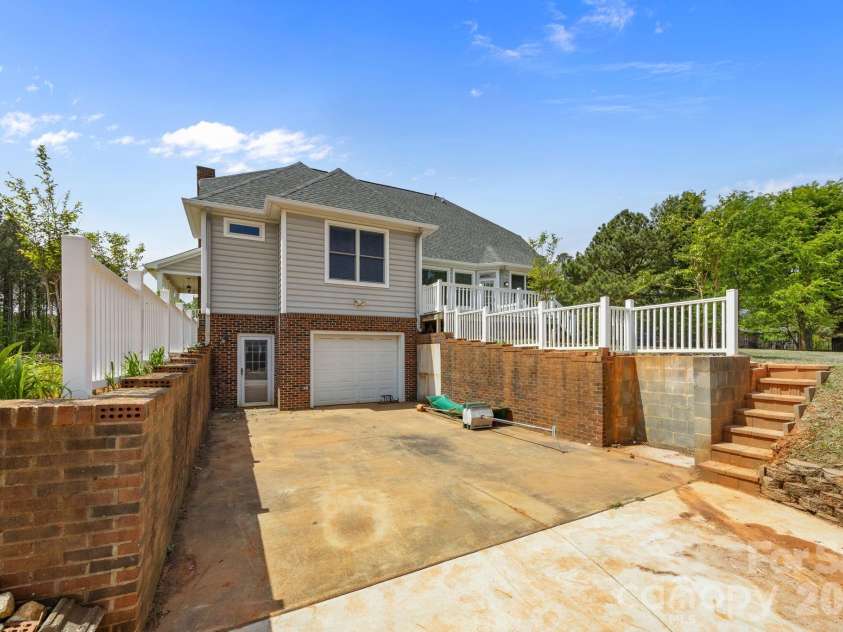 5109 McCallum Meadows Drive, Charlotte, NC 28216.  MLS# CAR4360058, YatesRealty ID 17816. 