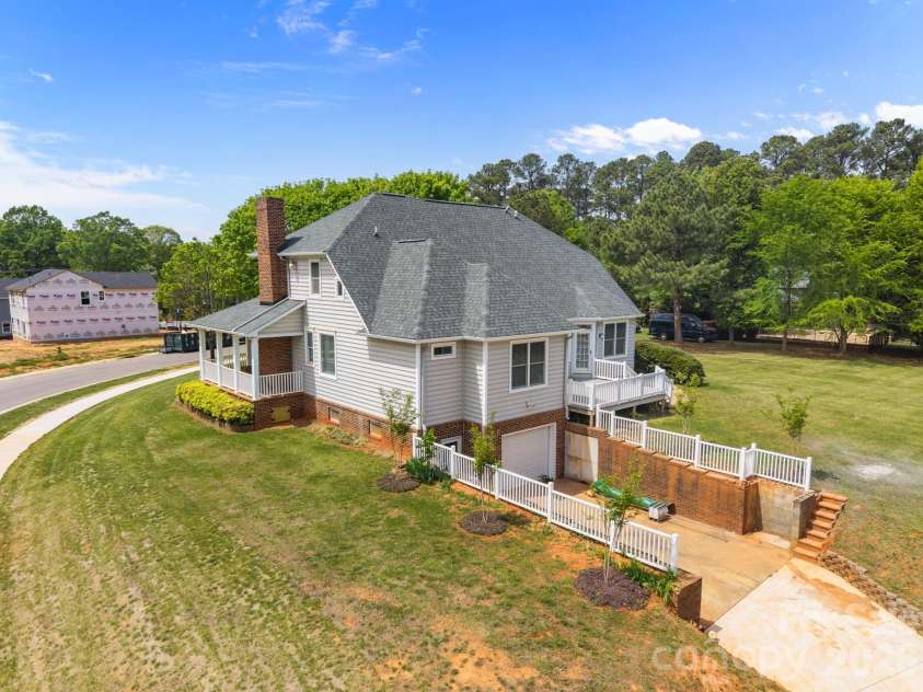 5109 McCallum Meadows Drive, Charlotte, NC 28216.  MLS# CAR4360058, YatesRealty ID 17816. 
