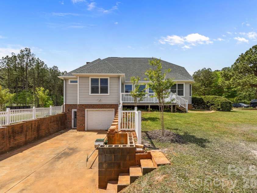 5109 McCallum Meadows Drive, Charlotte, NC 28216.  MLS# CAR4360058, YatesRealty ID 17816. 