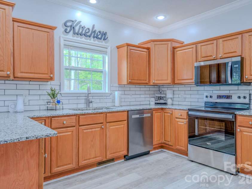 27 Garland Ball Drive, Alexander, NC 28701.  MLS# CAR4371775, YatesRealty ID 17817. 