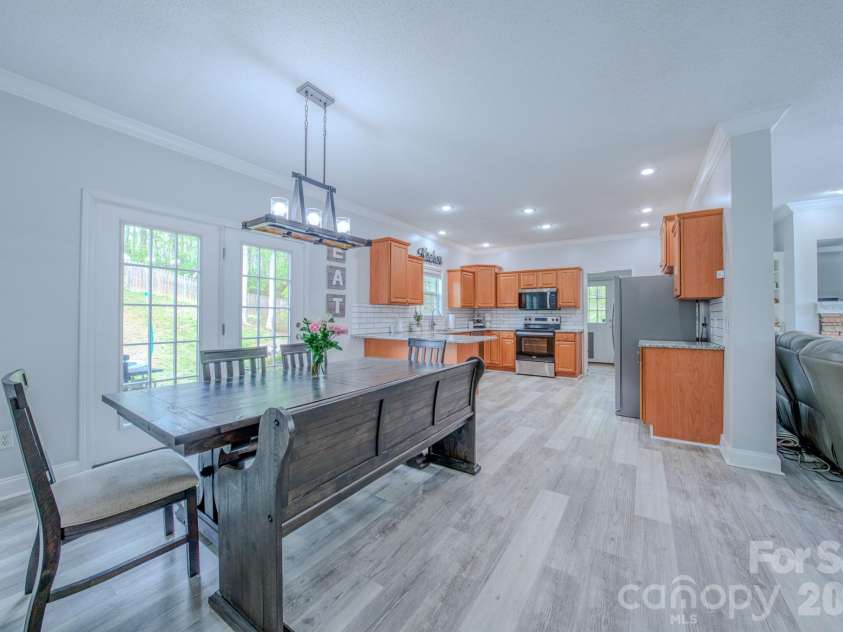 27 Garland Ball Drive, Alexander, NC 28701.  MLS# CAR4371775, YatesRealty ID 17817. Dining Area