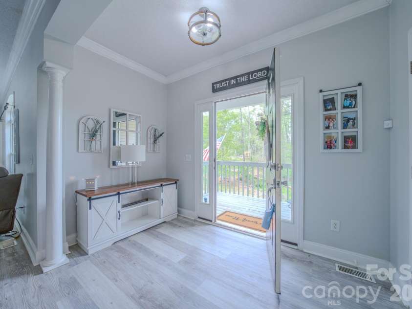 27 Garland Ball Drive, Alexander, NC 28701.  MLS# CAR4371775, YatesRealty ID 17817. Foyer