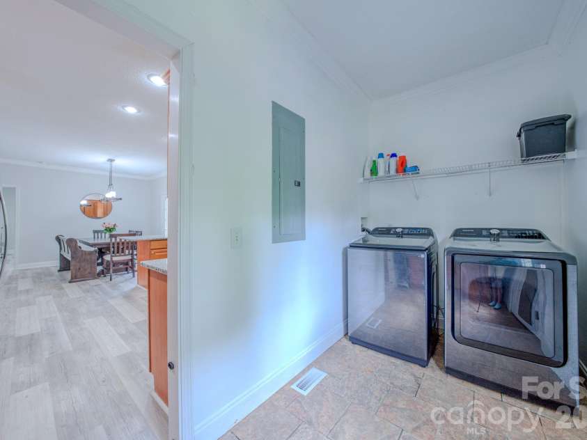 27 Garland Ball Drive, Alexander, NC 28701.  MLS# CAR4371775, YatesRealty ID 17817. Laundry off Kitchen