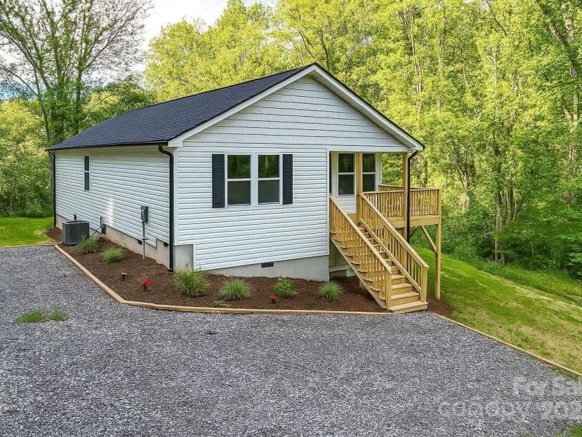6 Meadows Town Road, Leicester, NC 28748.  MLS# CAR4228027, YatesRealty ID 17817. 