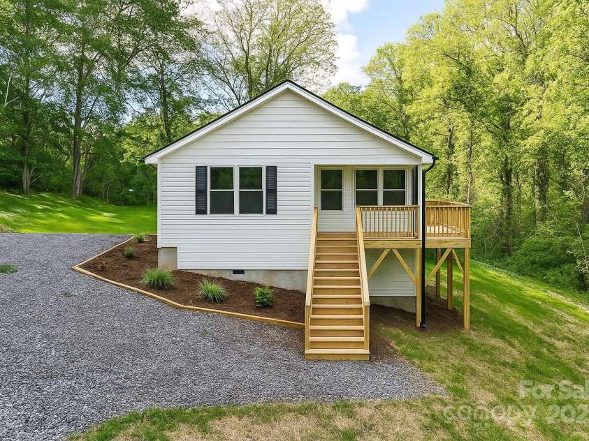 6 Meadows Town Road, Leicester, NC 28748.  MLS# CAR4228027, YatesRealty ID 17817. 