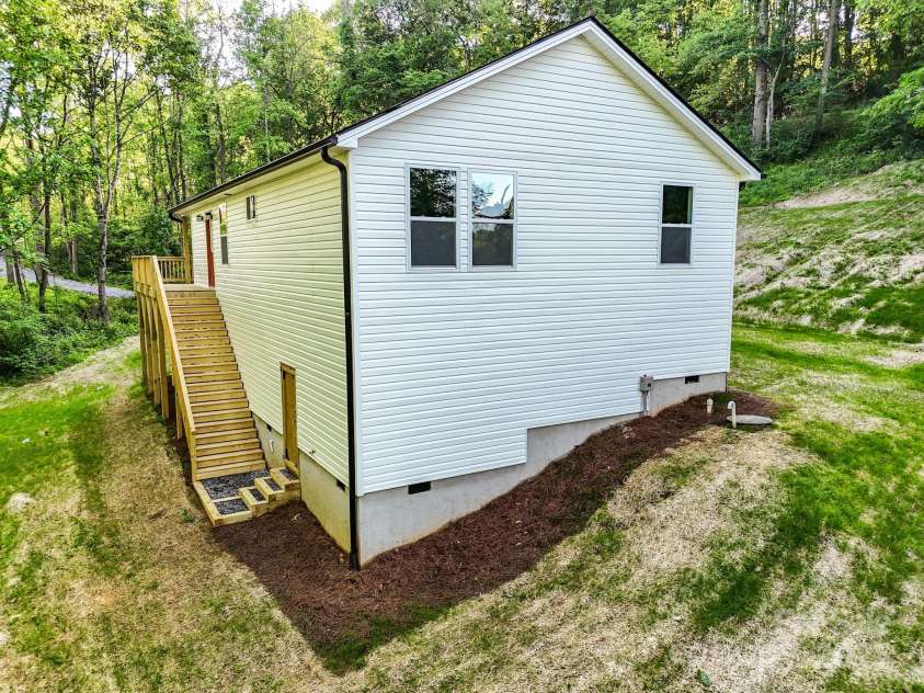 6 Meadows Town Road, Leicester, NC 28748.  MLS# CAR4228027, YatesRealty ID 17817. 