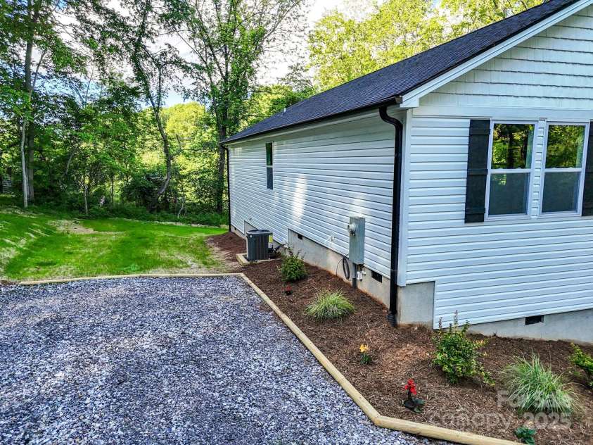 6 Meadows Town Road, Leicester, NC 28748.  MLS# CAR4228027, YatesRealty ID 17817. 