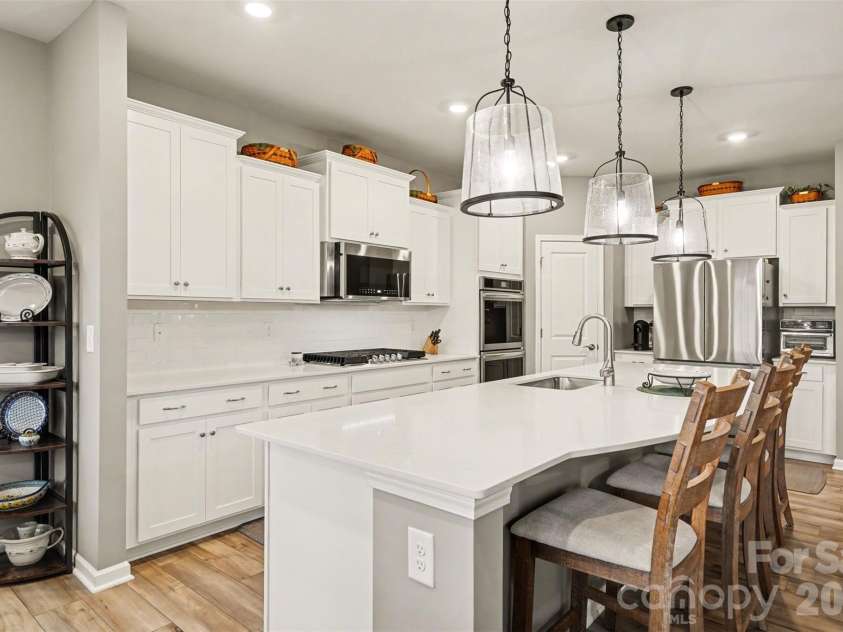 1101 Lookout Shoals Drive, Fort Mill, SC 29715.  MLS# CAR4341463, YatesRealty ID 17818. Gourmet Kitchen