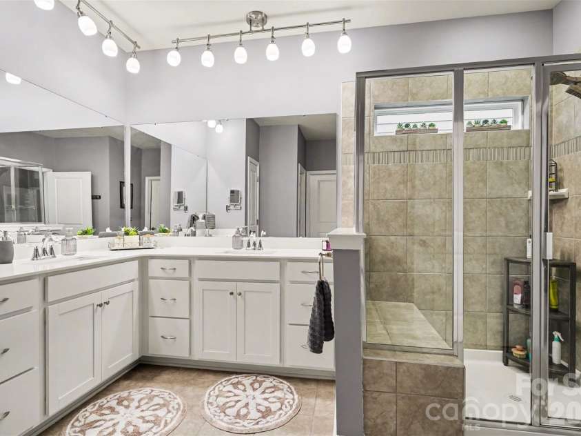 1101 Lookout Shoals Drive, Fort Mill, SC 29715.  MLS# CAR4341463, YatesRealty ID 17818. Primary Bath