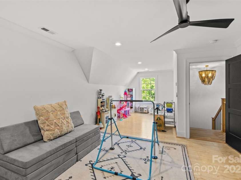 2509 Bay Street, Charlotte, NC 28205.  MLS# CAR4252651, YatesRealty ID 17818. Bonus Room