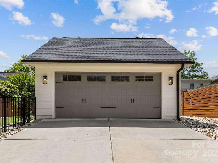 2509 Bay Street, Charlotte, NC 28205.  MLS# CAR4252651, YatesRealty ID 17818. Garage