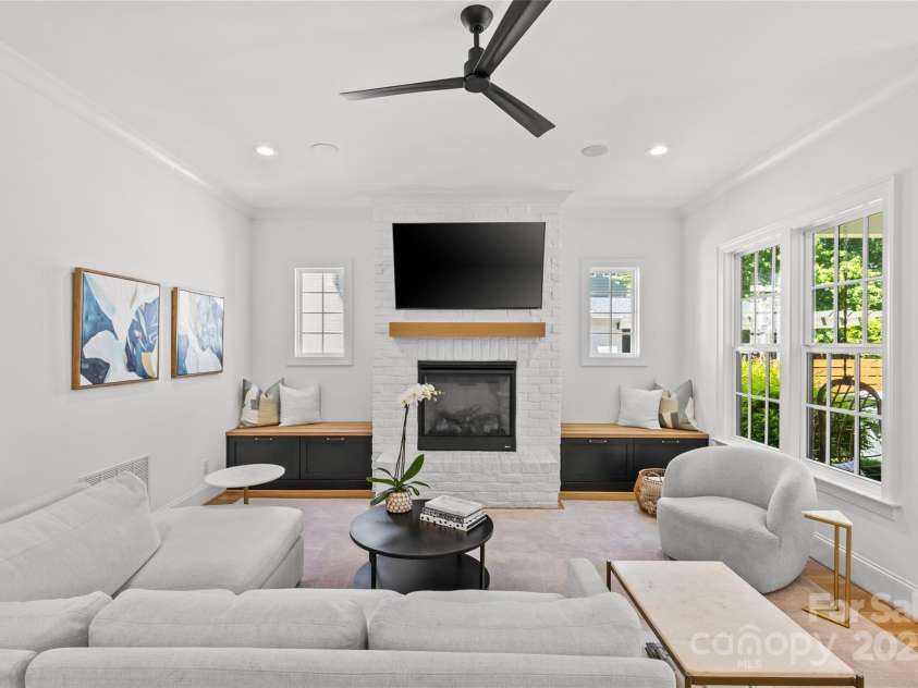 2509 Bay Street, Charlotte, NC 28205.  MLS# CAR4252651, YatesRealty ID 17818. Living Room