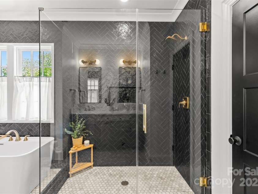 2509 Bay Street, Charlotte, NC 28205.  MLS# CAR4252651, YatesRealty ID 17818. Primary Bathroom