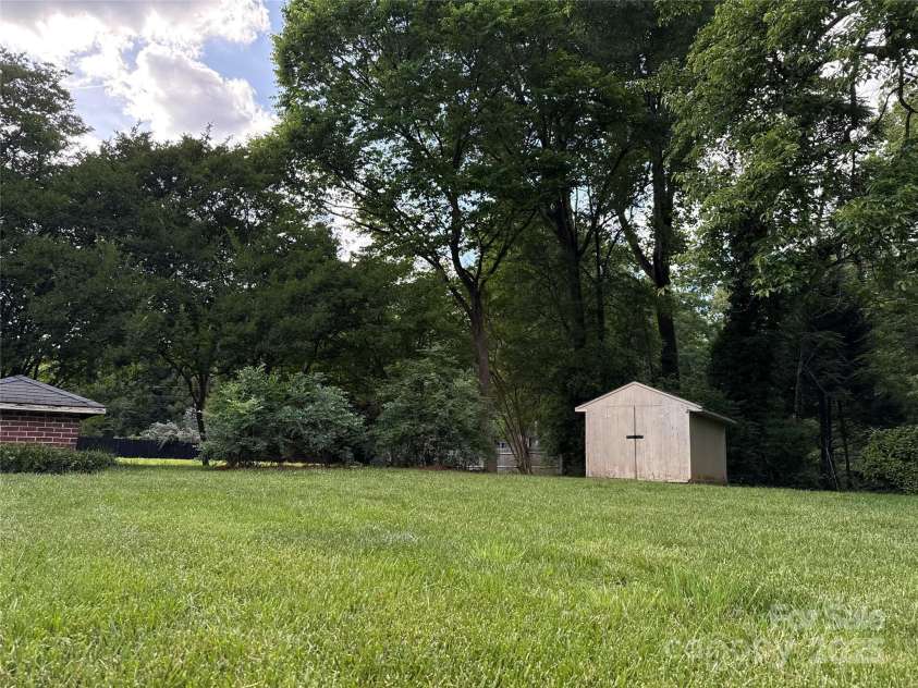 2410 Armstrong Park Drive, Gastonia, NC 28054.  MLS# CAR4253353, YatesRealty ID 17819. Shed