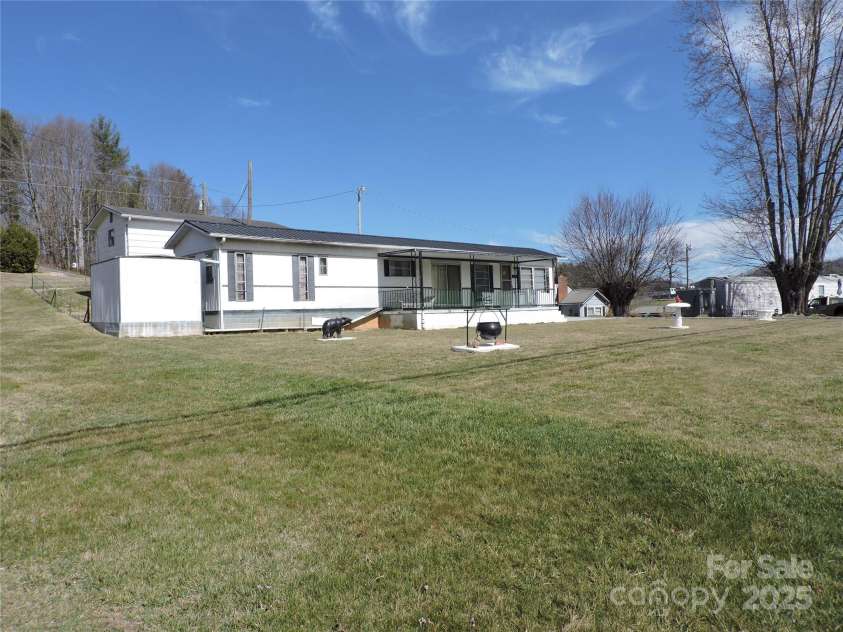 392 Cane River School Road, Burnsville, NC 28714.  MLS# CAR4231878, YatesRealty ID 1782. FRONT VIEW