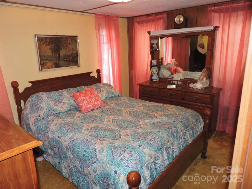 392 Cane River School Road, Burnsville, NC 28714.  MLS# CAR4231878, YatesRealty ID 1782. PRIMARY BEDROOM