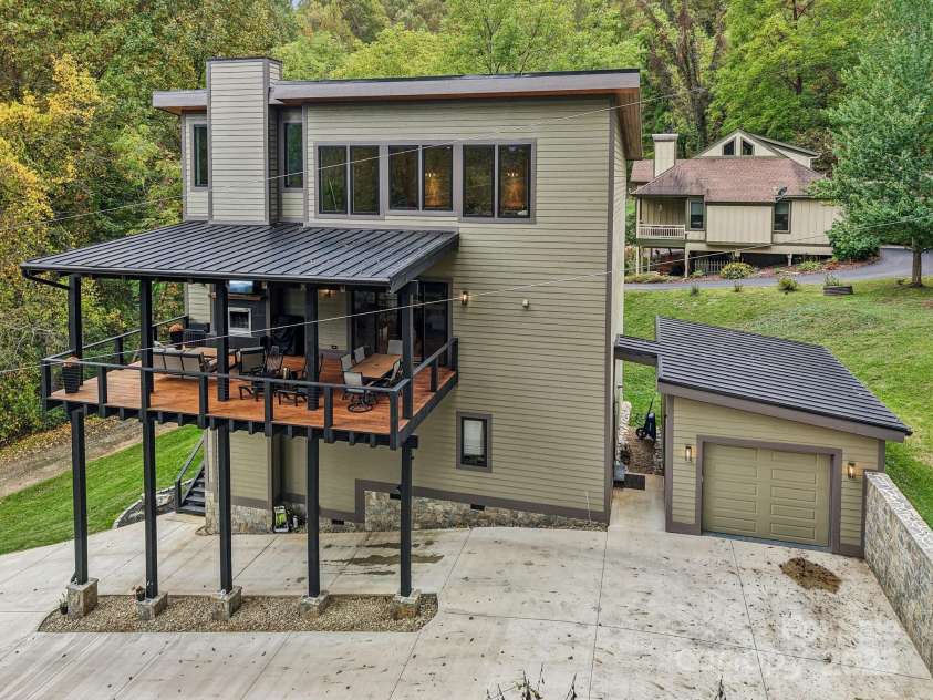 Lot 45 Weatherwatch Lane, Waynesville, NC 28786.  MLS# CAR4315609, YatesRealty ID 1782. Recent build by Valencia example of finish quality