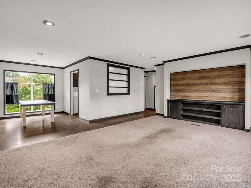4 Frederick Lane, Hendersonville, NC 28792.  MLS# CAR4310090, YatesRealty ID 17820. 