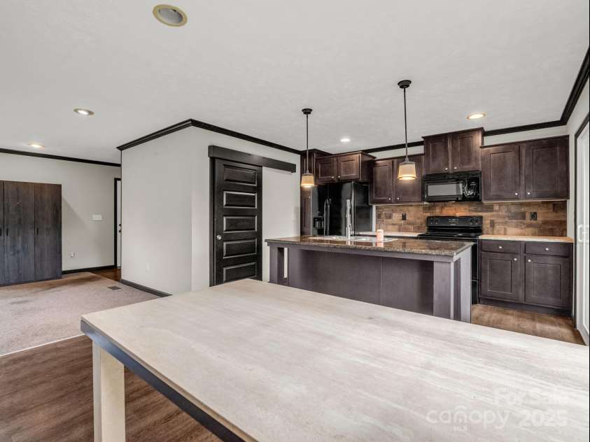 4 Frederick Lane, Hendersonville, NC 28792.  MLS# CAR4310090, YatesRealty ID 17820. 
