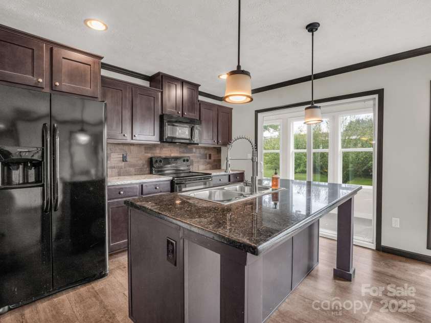 4 Frederick Lane, Hendersonville, NC 28792.  MLS# CAR4310090, YatesRealty ID 17820. 