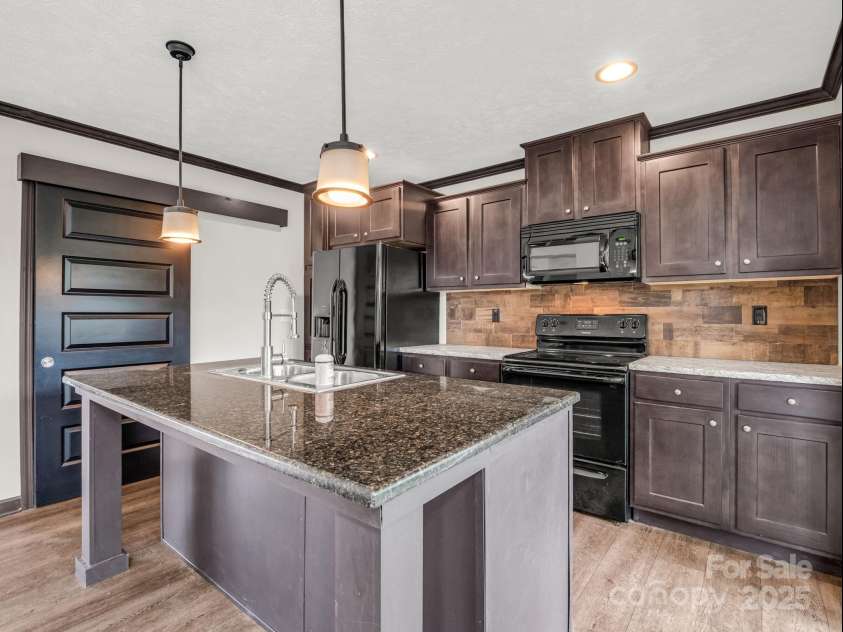 4 Frederick Lane, Hendersonville, NC 28792.  MLS# CAR4310090, YatesRealty ID 17820. 