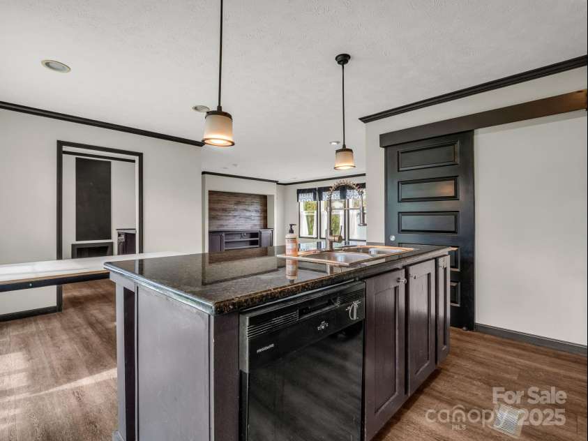 4 Frederick Lane, Hendersonville, NC 28792.  MLS# CAR4310090, YatesRealty ID 17820. 