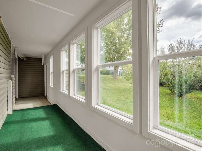 4 Frederick Lane, Hendersonville, NC 28792.  MLS# CAR4310090, YatesRealty ID 17820. 