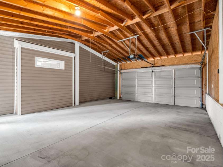 4 Frederick Lane, Hendersonville, NC 28792.  MLS# CAR4310090, YatesRealty ID 17820. 