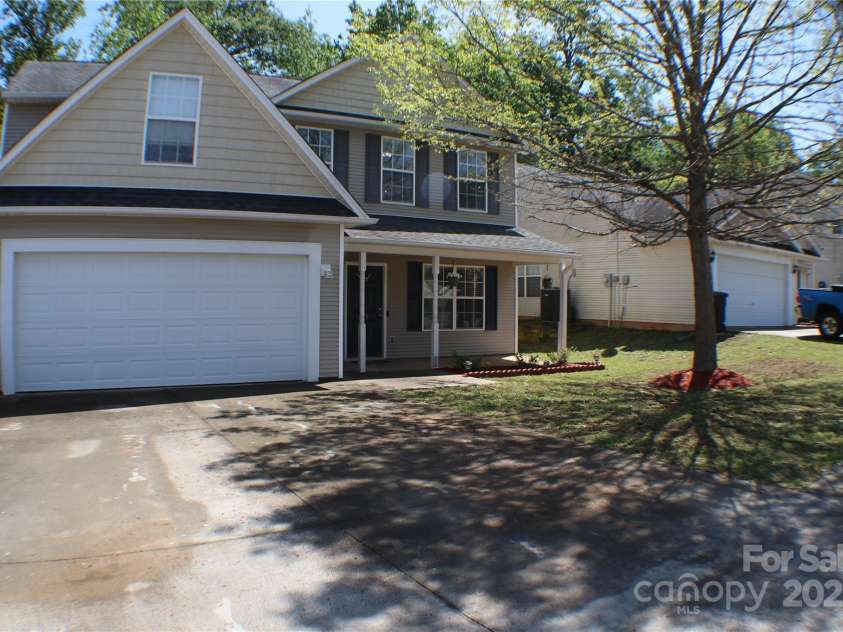 223 Stockbridge Drive, Spartanburg, SC 29301.  MLS# CAR4251794, YatesRealty ID 17821. 