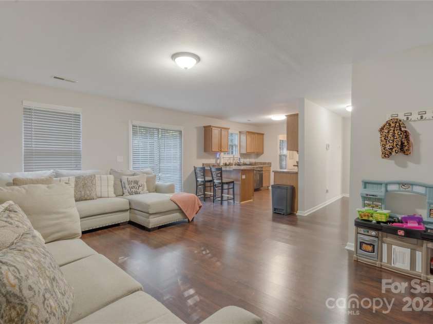 223 Stockbridge Drive, Spartanburg, SC 29301.  MLS# CAR4309368, YatesRealty ID 17821. Den