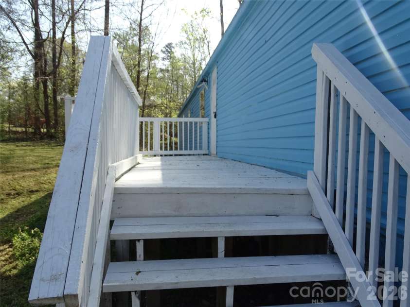 453 Riverview Lane, Lexington, NC 27292.  MLS# CAR4360894, YatesRealty ID 17823. Front porch/deck
