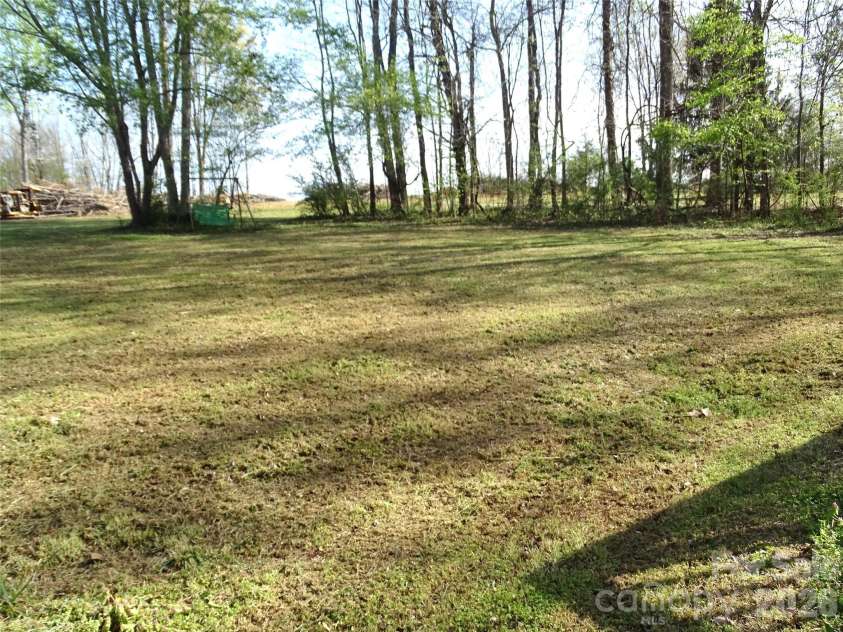 453 Riverview Lane, Lexington, NC 27292.  MLS# CAR4360894, YatesRealty ID 17823. Front yard
