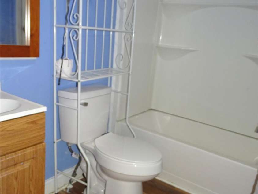 453 Riverview Lane, Lexington, NC 27292.  MLS# CAR4360894, YatesRealty ID 17823. Hall bathroom