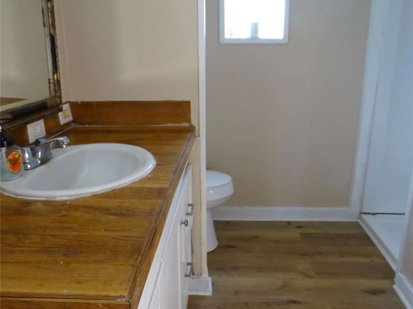 453 Riverview Lane, Lexington, NC 27292.  MLS# CAR4360894, YatesRealty ID 17823. Primary bathroom