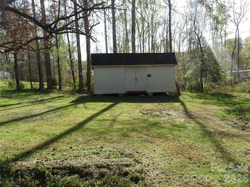 453 Riverview Lane, Lexington, NC 27292.  MLS# CAR4360894, YatesRealty ID 17823. STORAGE BUILDING
